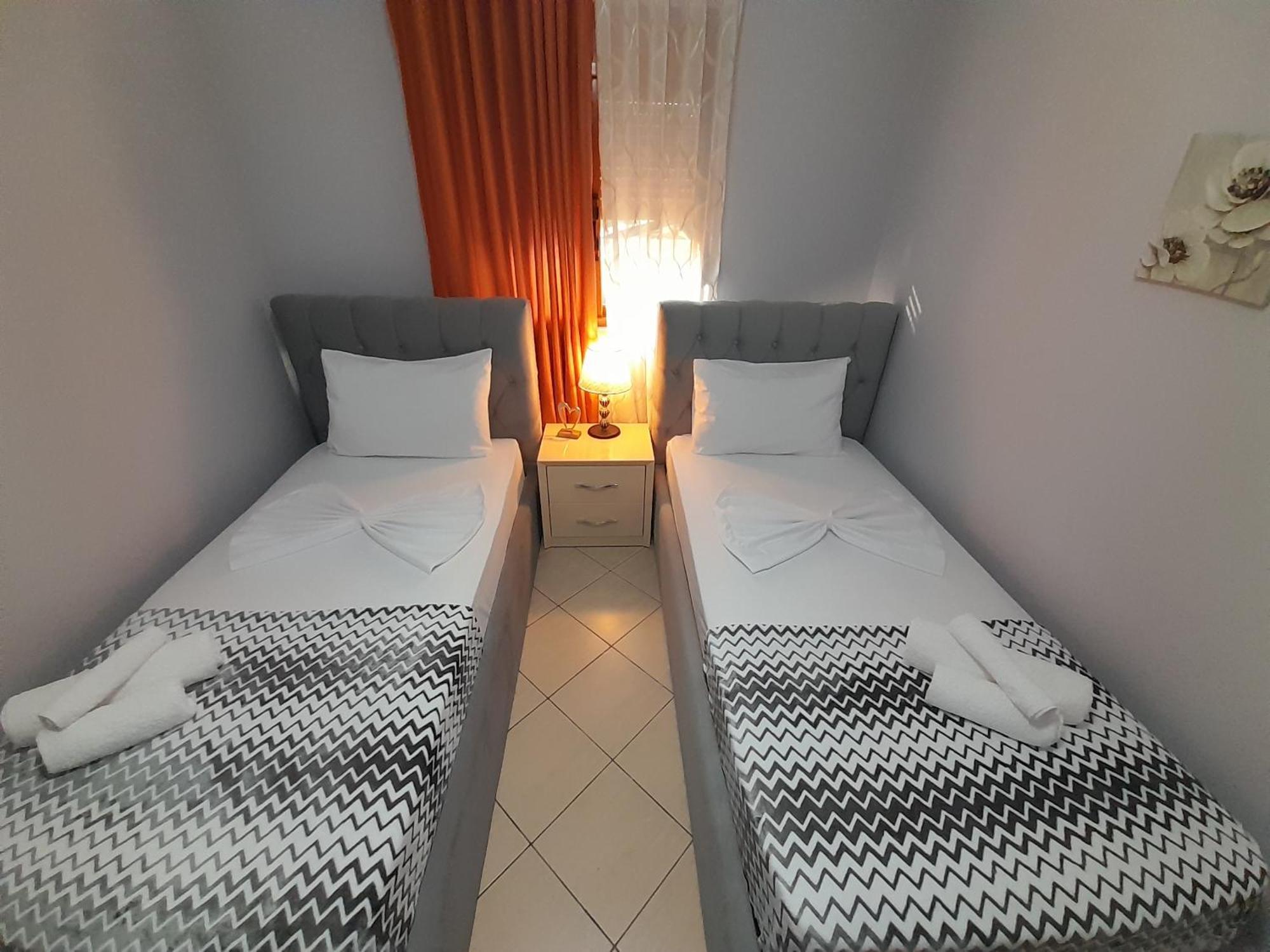 George 1 Apartment จีโรคาสเตอร์ ภายนอก รูปภาพ